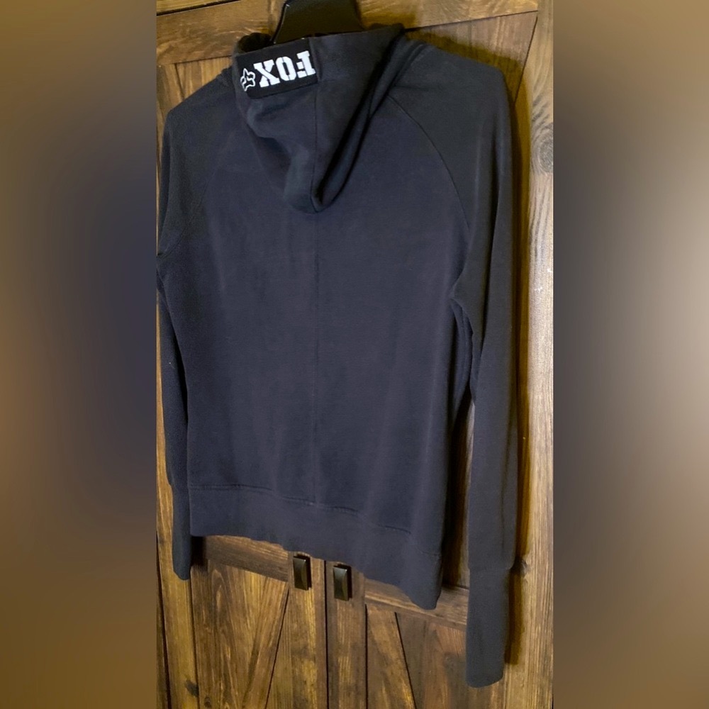 Fox Sports Woman’w Black Zip-Up Hoodie Sweater